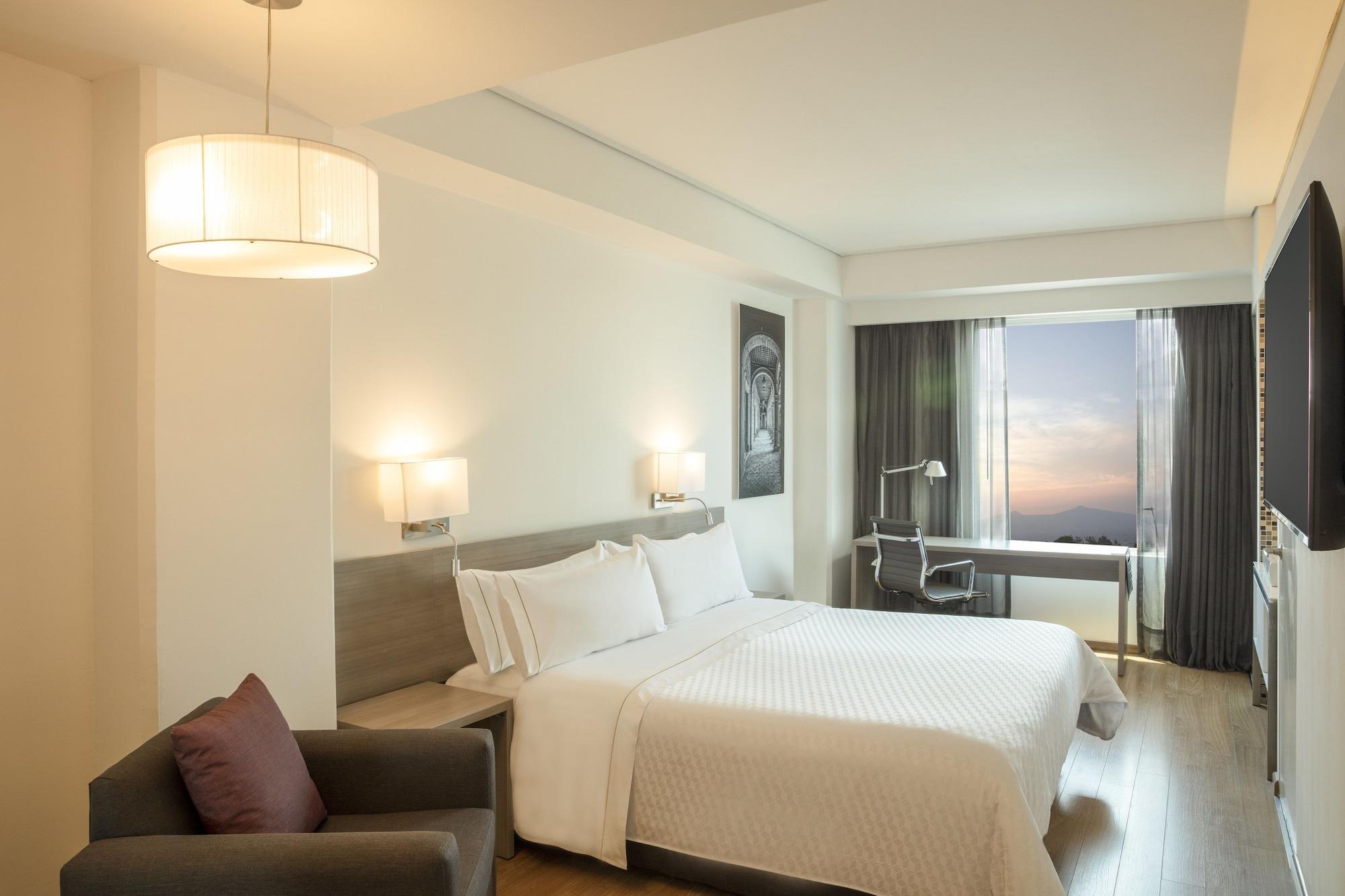 Fiesta Inn Morelia Altozano Экстерьер фото